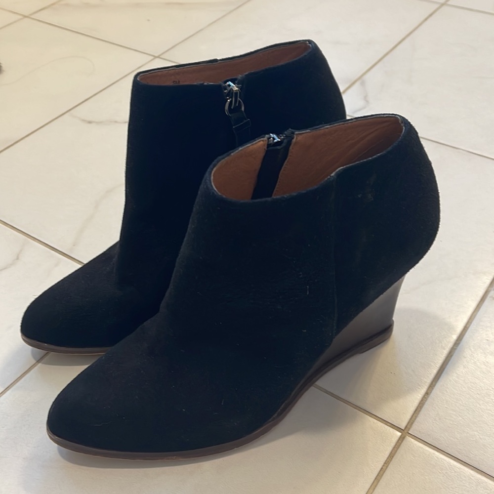 Halogen Lea Bootie, almond toe, size 9.